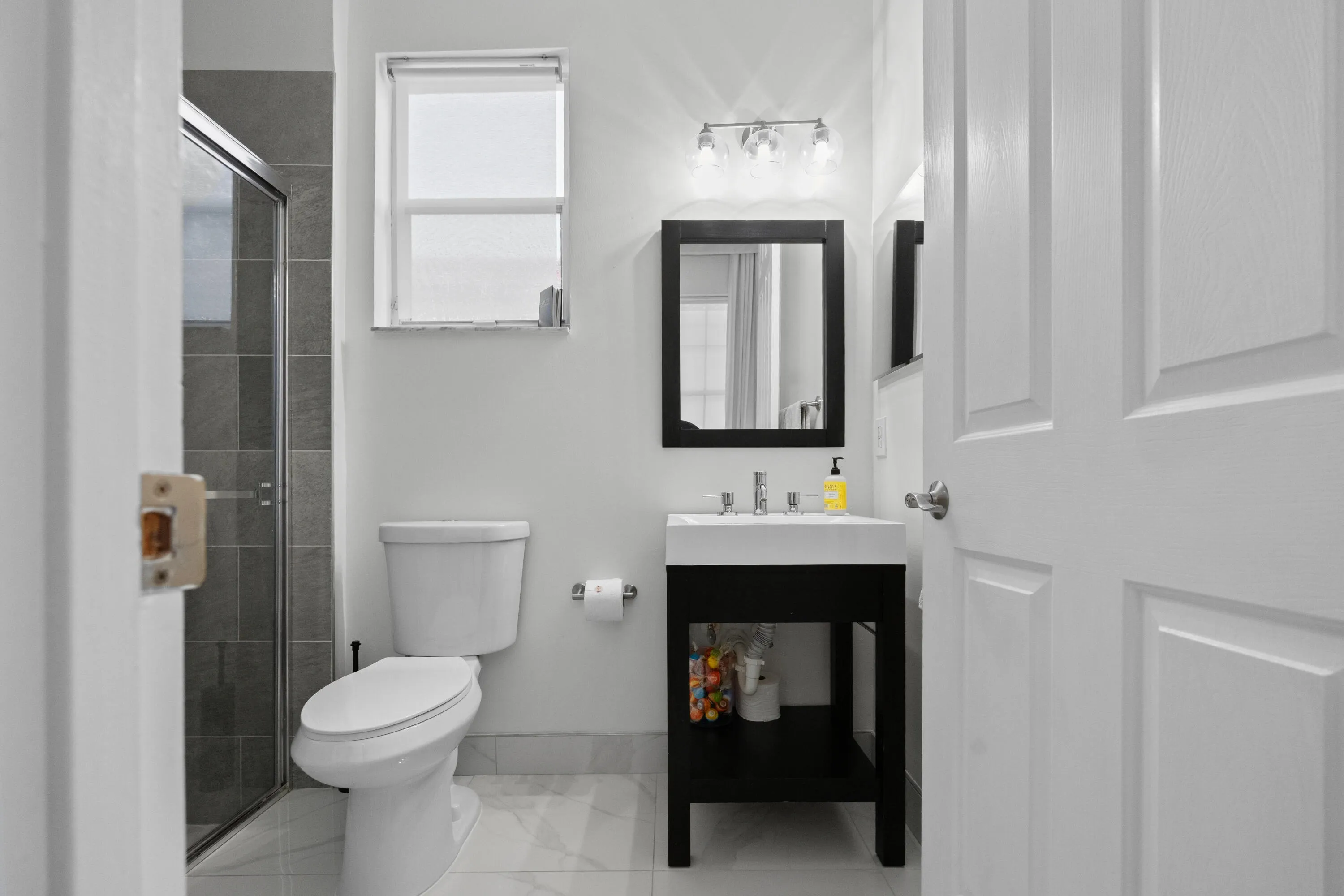 En-suite bathroom for bedroom 1