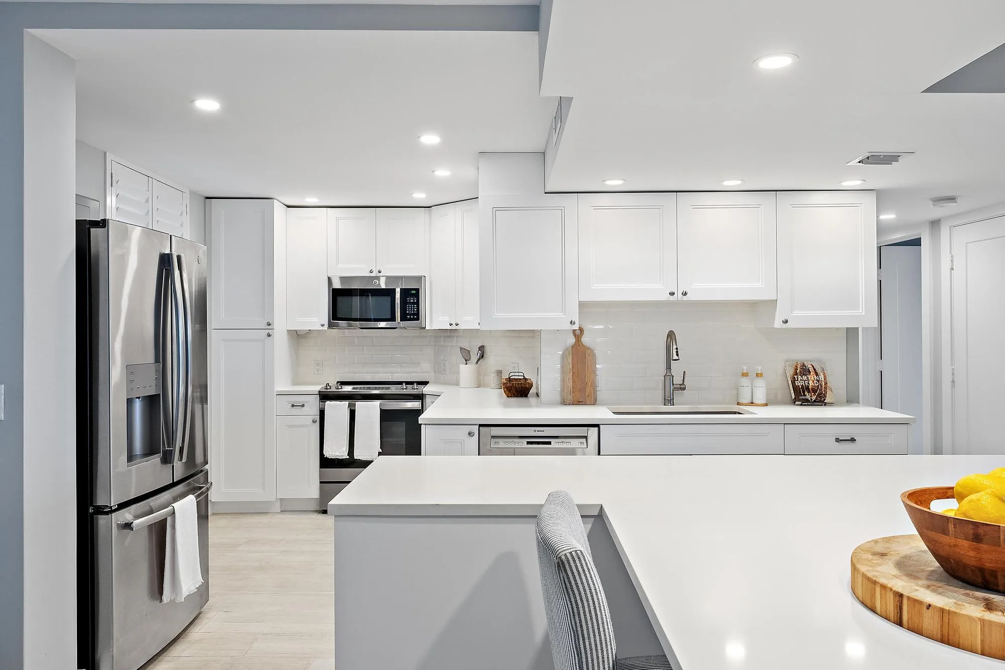 Kitchen & Dining