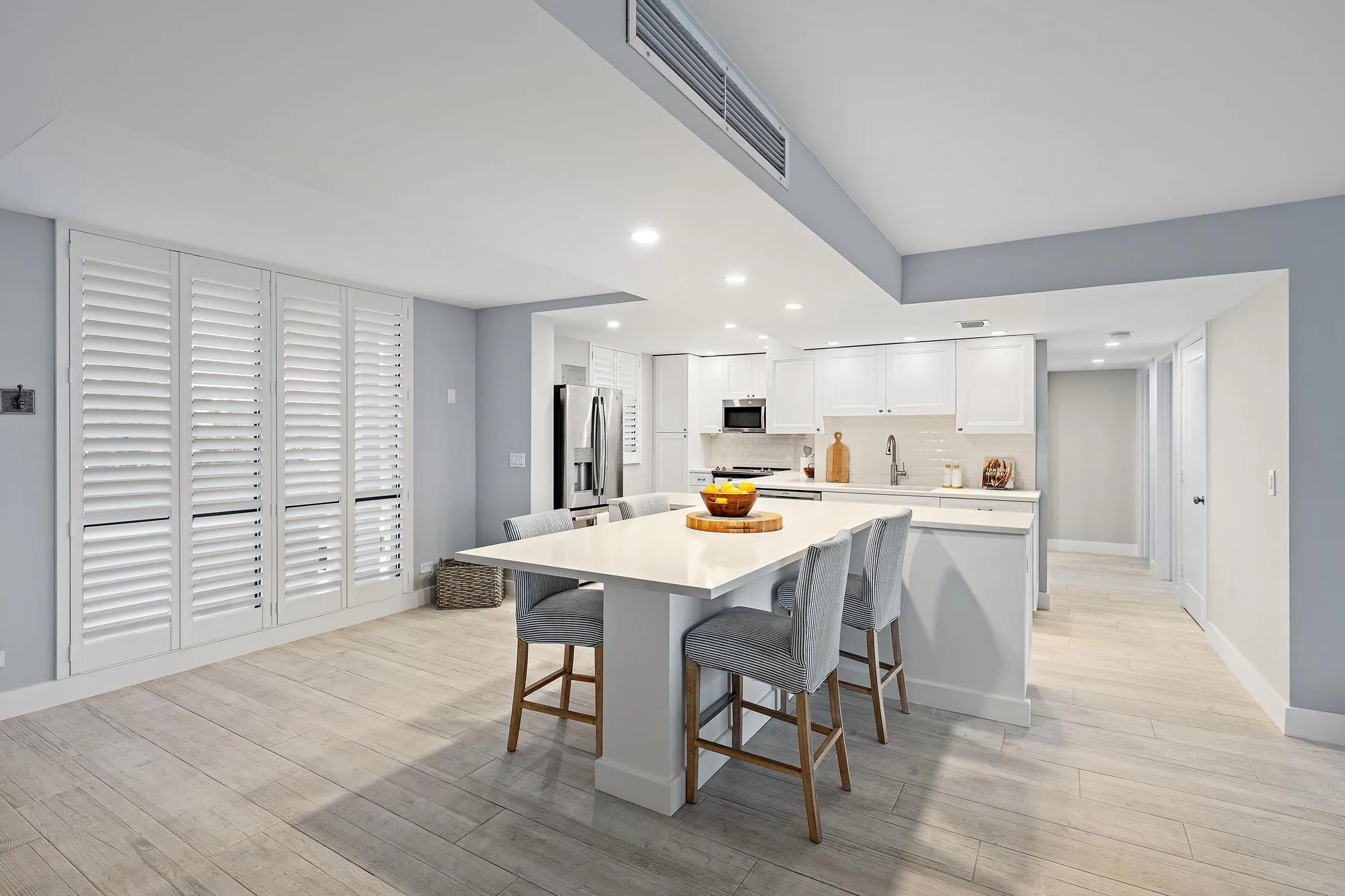 Kitchen & Dining