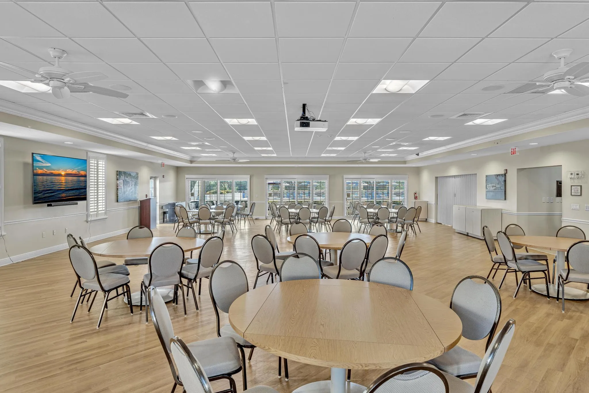 BANQUET ROOM