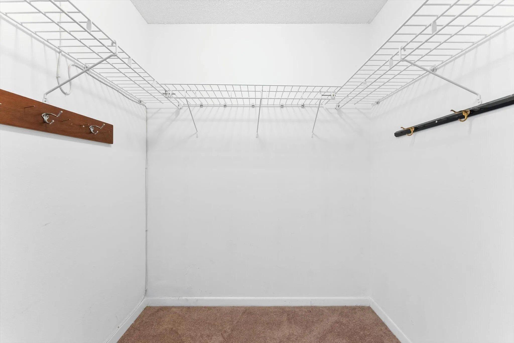 Main Bedroom Walk-In Closet