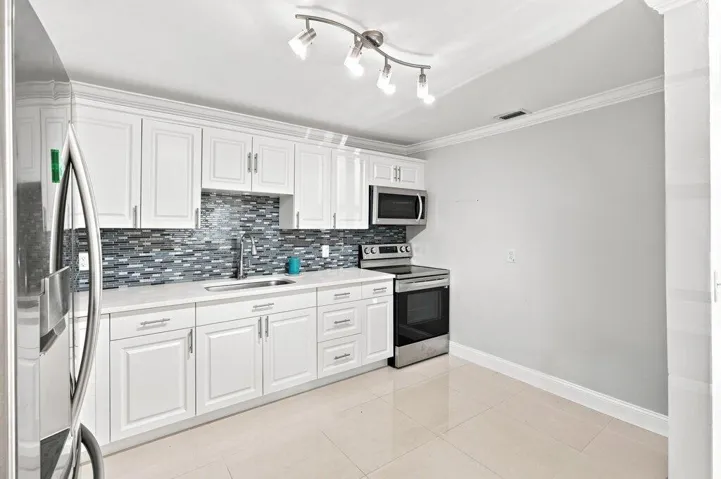 AMANDA FORT PIERCE-01.jpg-SMALL
