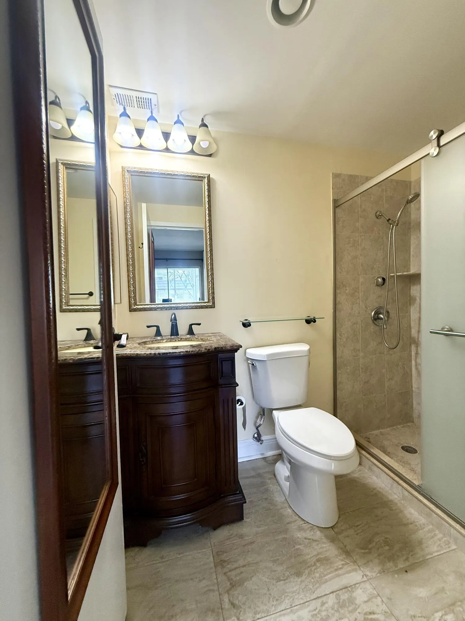 Primary bathroomfacingin
