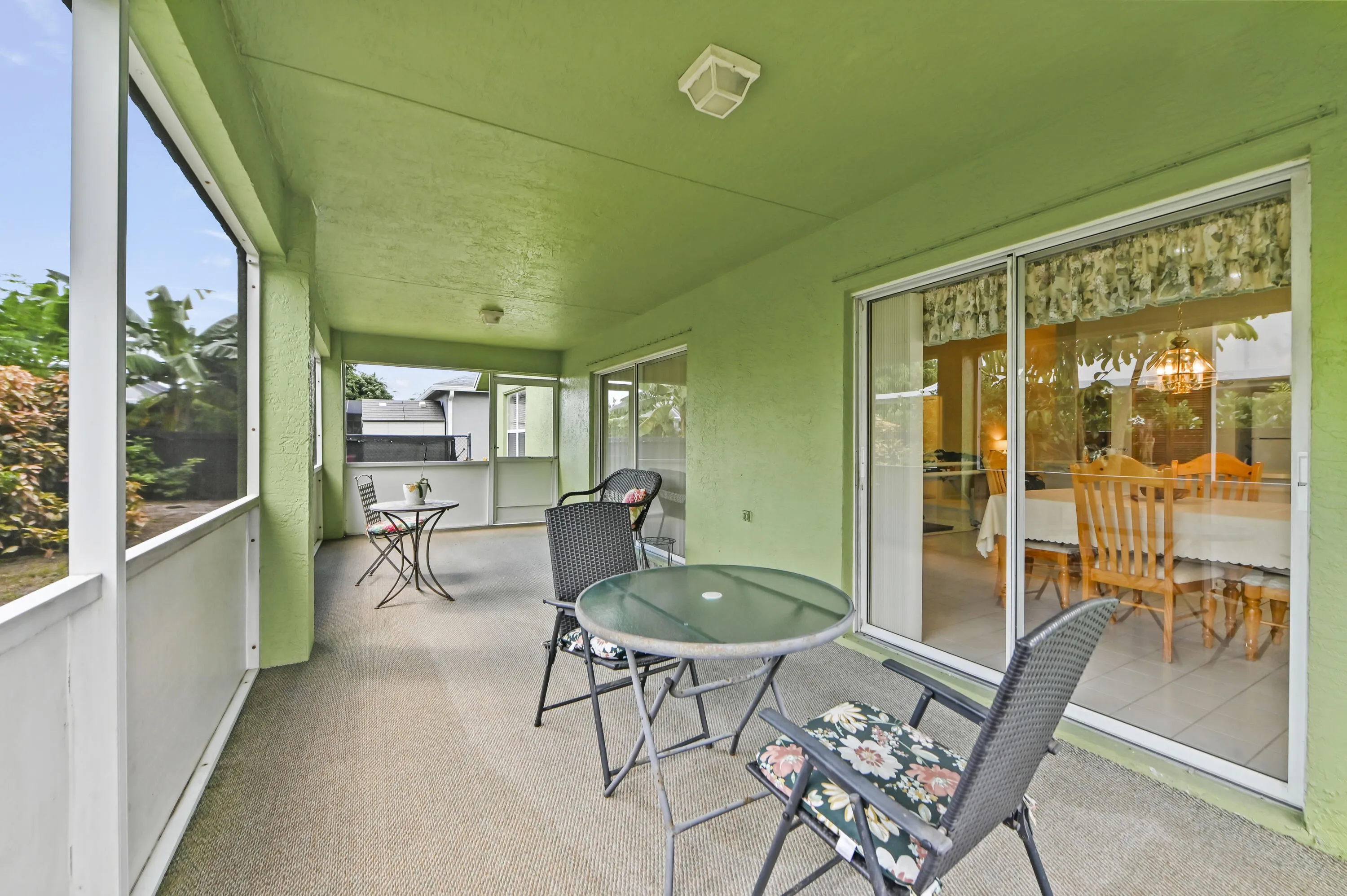 27 Patio 02
