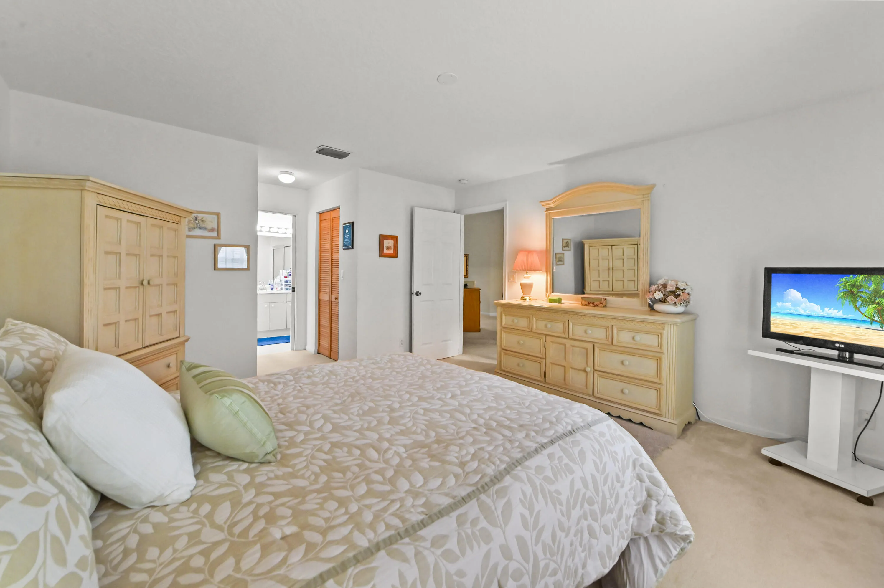 22 Bedroom 03
