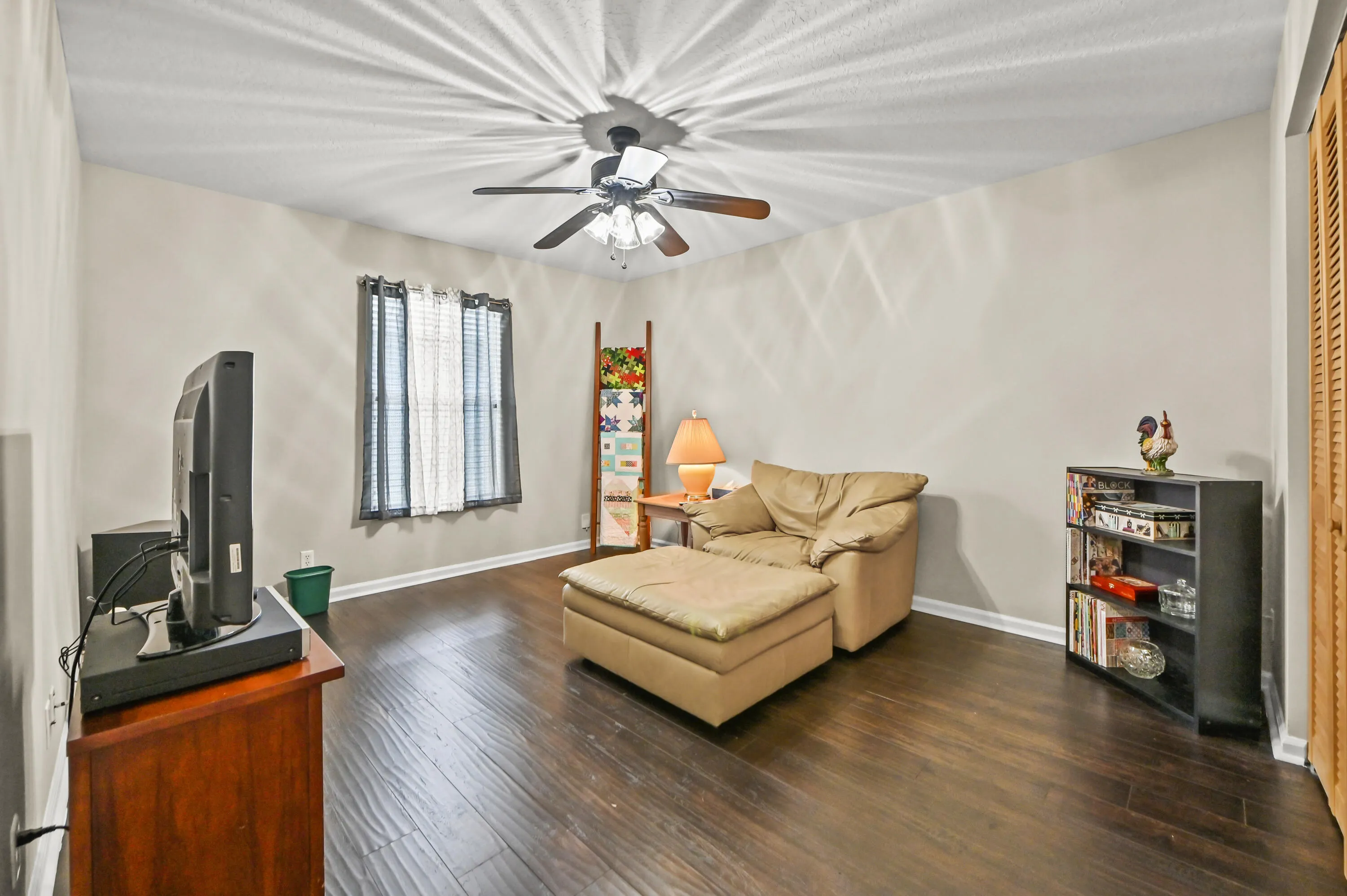 15 Family room 01