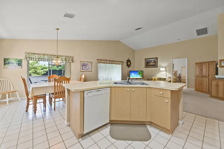 10 Kitchen 03
