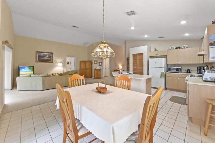 13 Dining room 02
