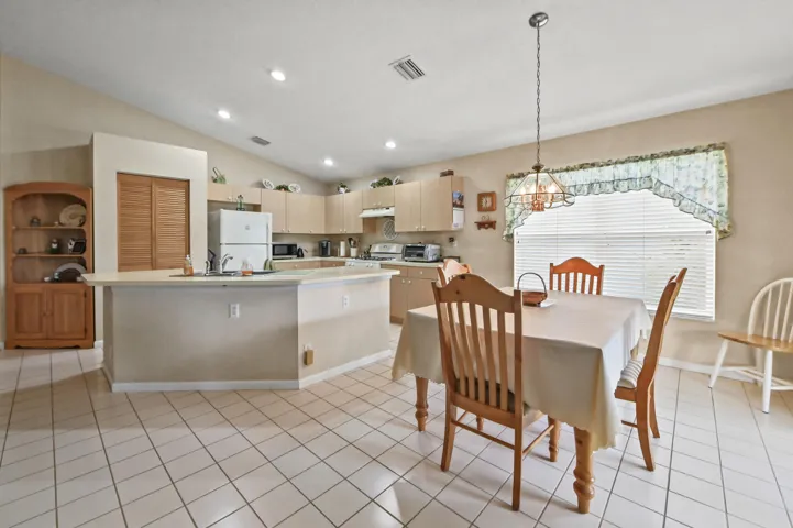 12 Dining room 01