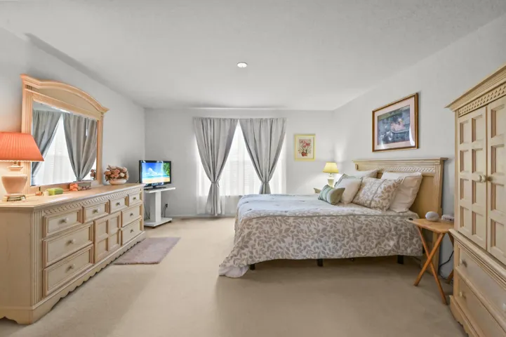 21 Bedroom 02