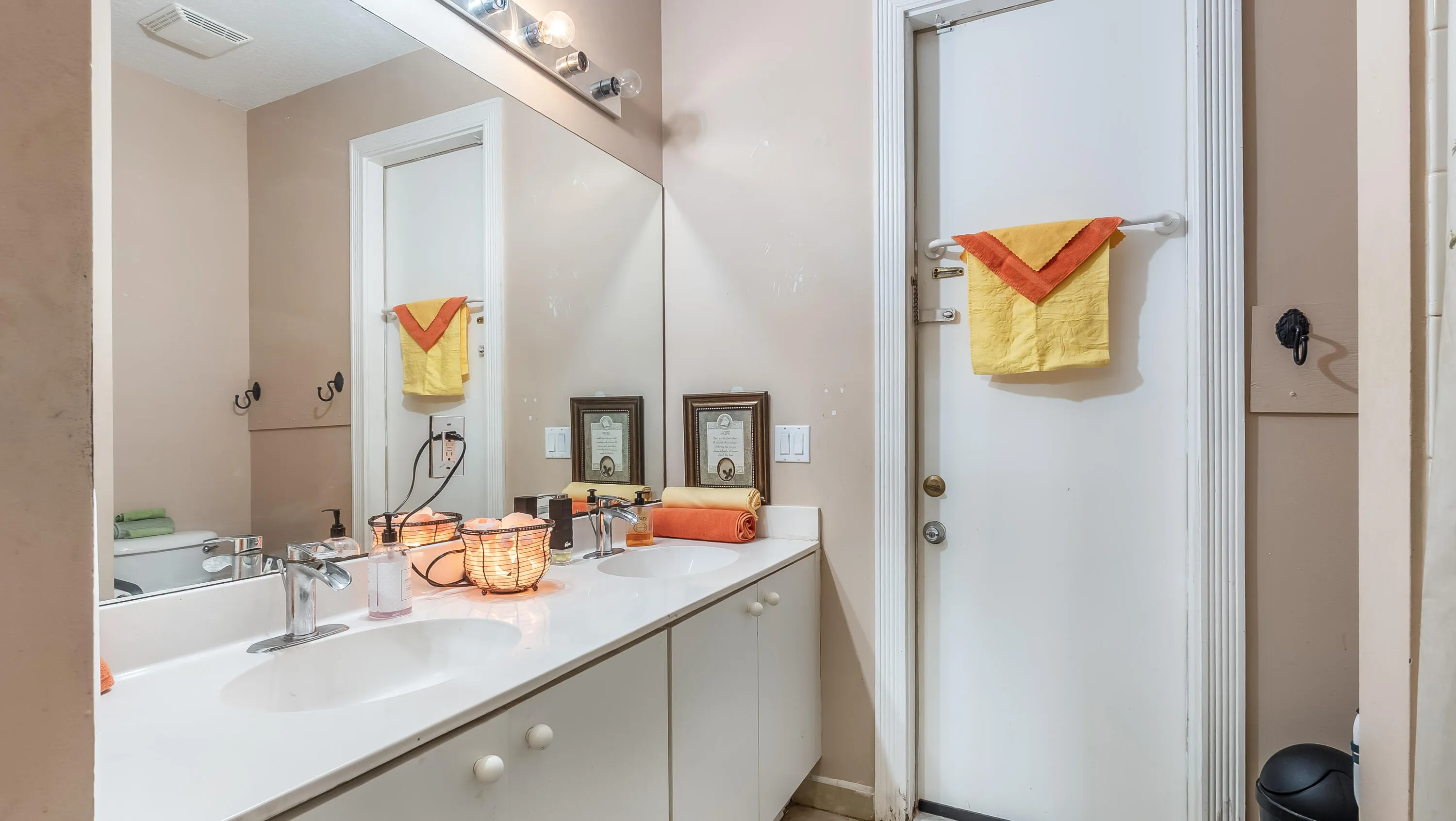 Dual sink vanity with white countertop