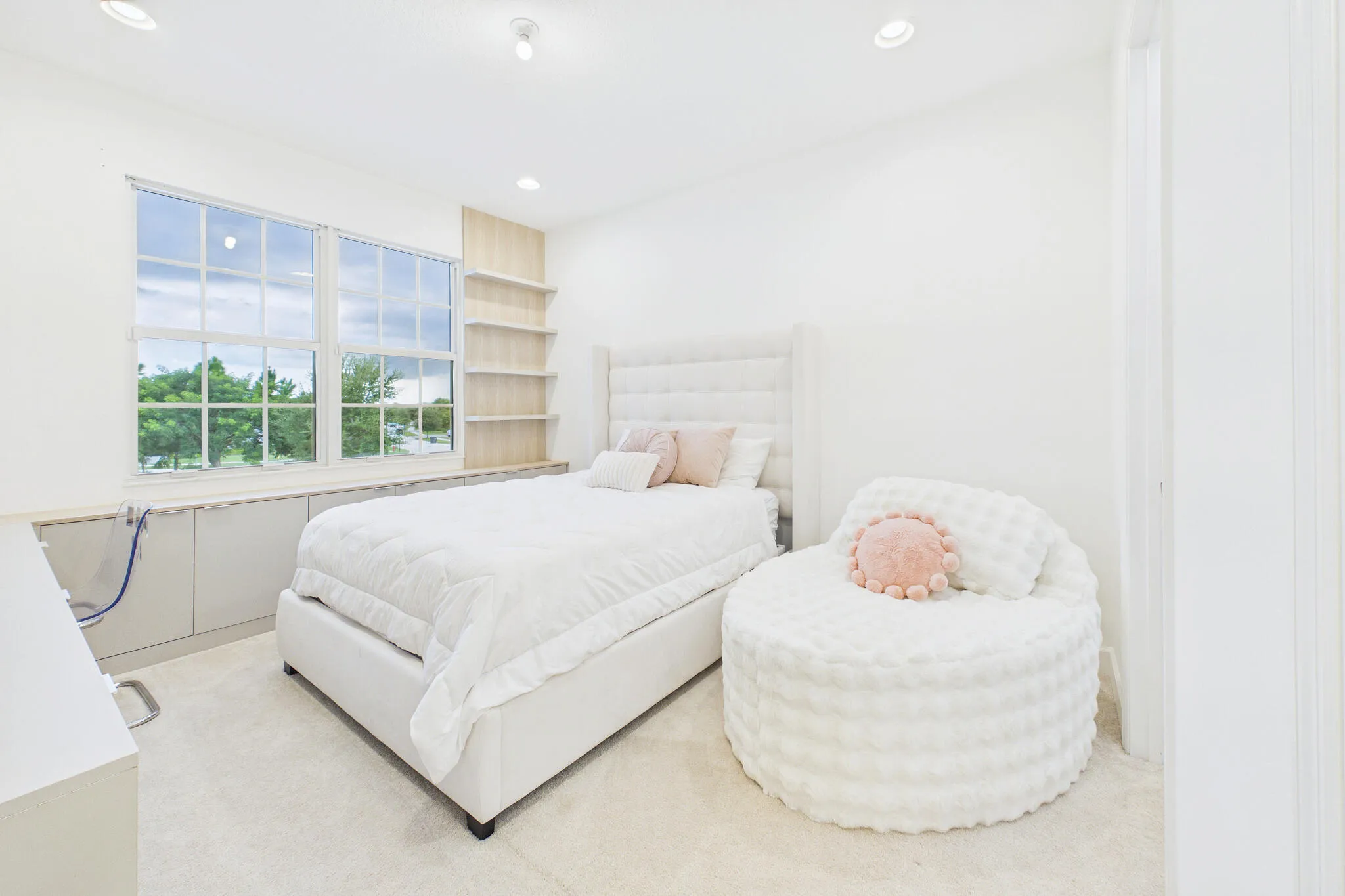 Dual pane windows, recessed lighting, built-in shelving, integrated cabinetry, and light-toned carpeting