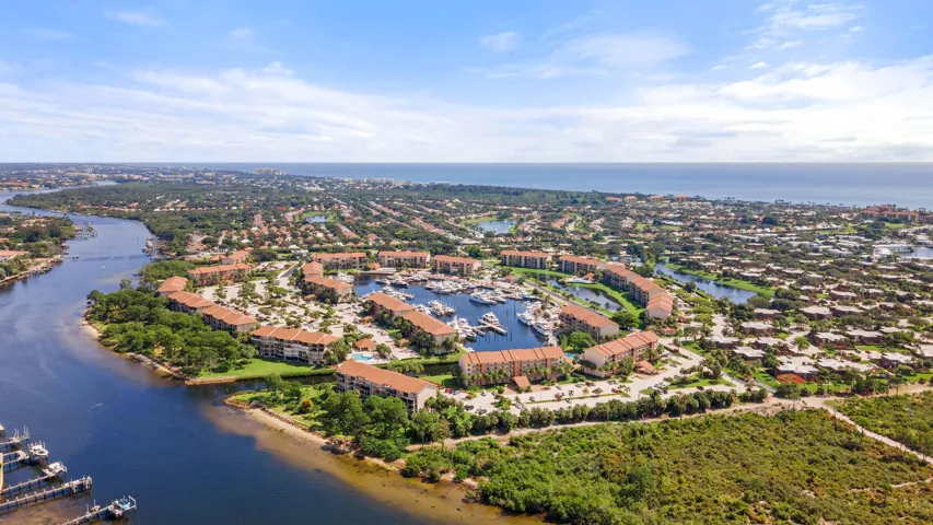 Convenient to the ocean, Intracoastal, shopping and dining