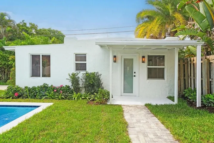 222 NE 9th Guest House