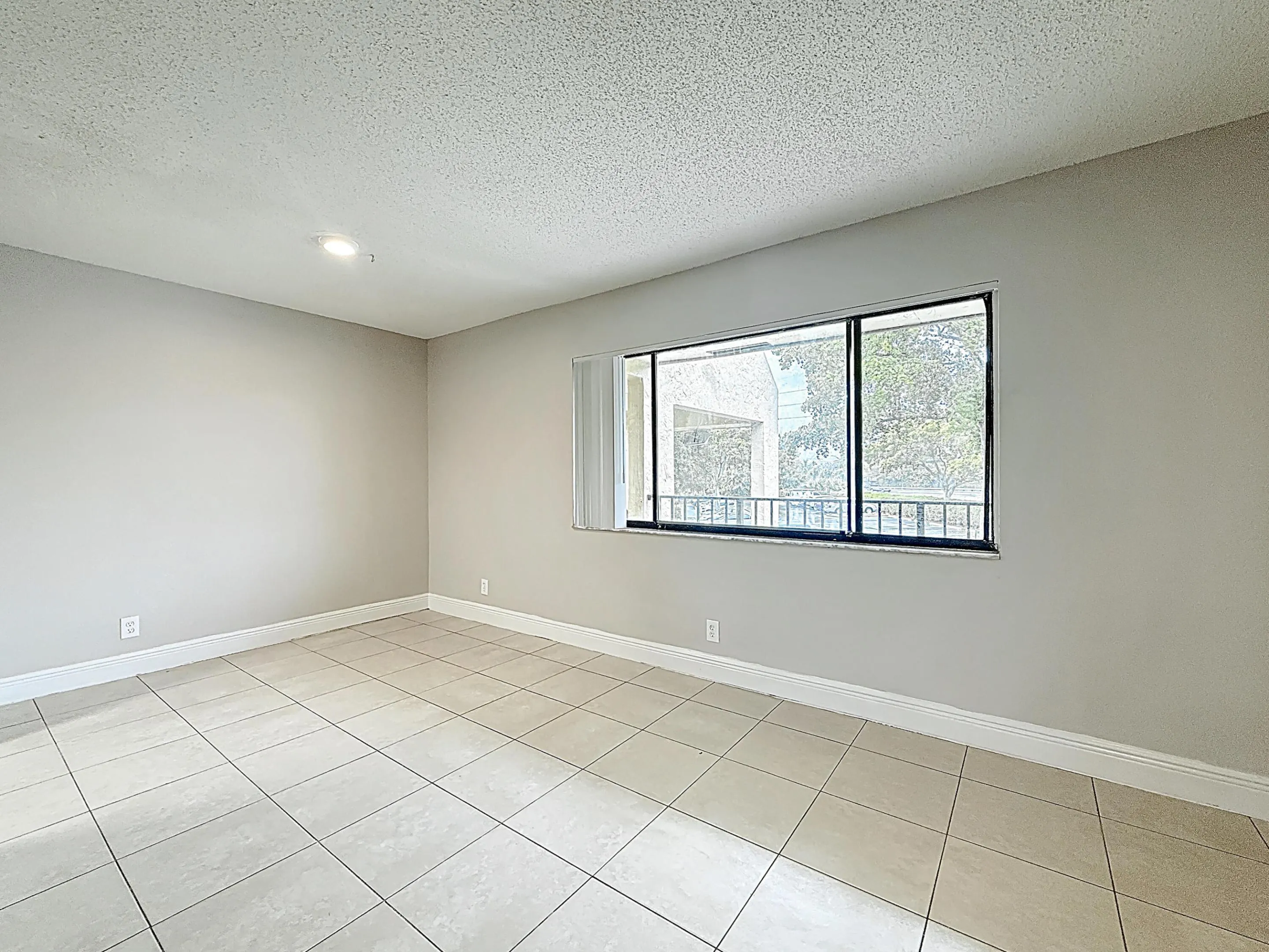 719 Meadows Circle-10