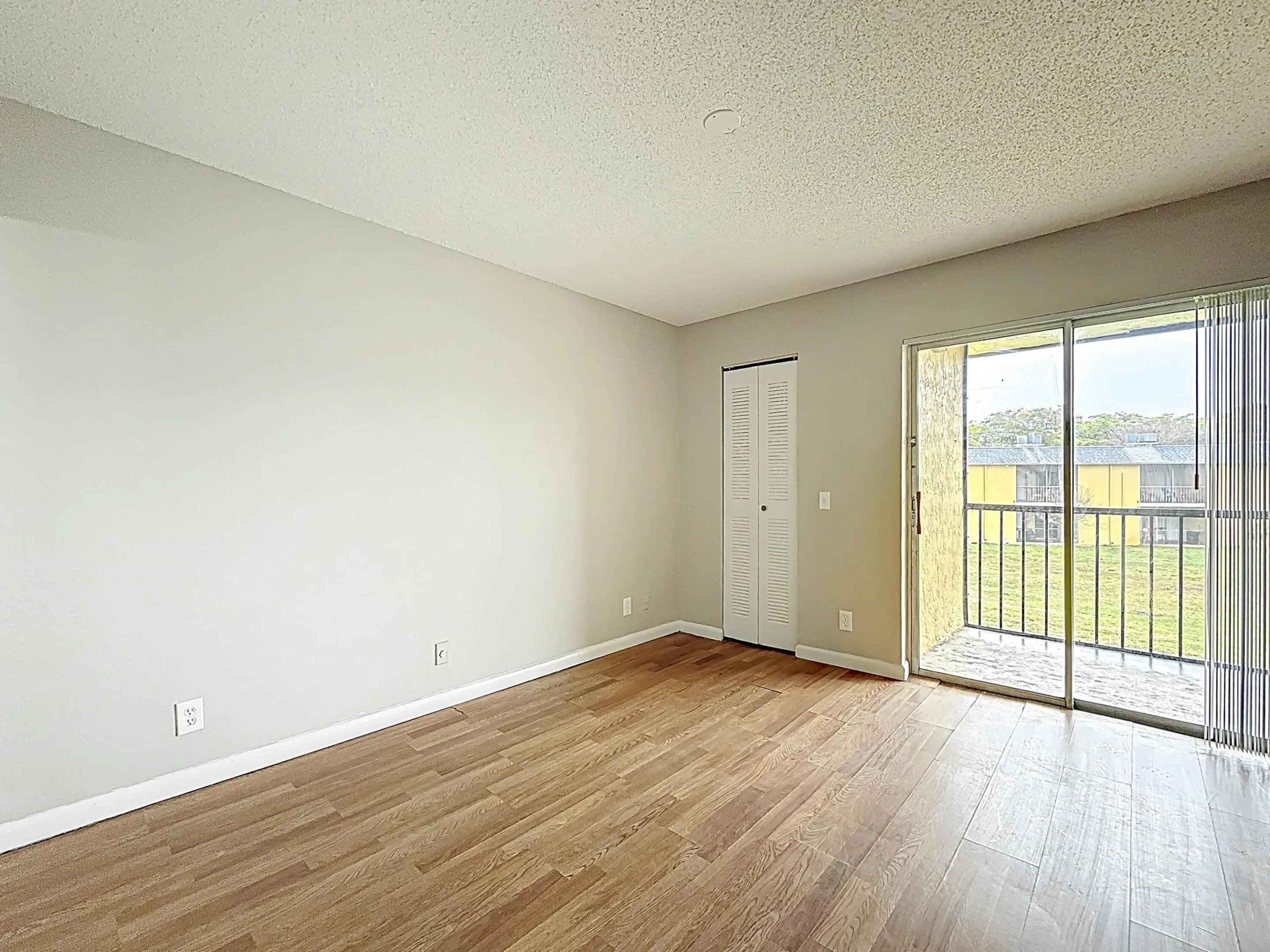 719 Meadows Circle-23