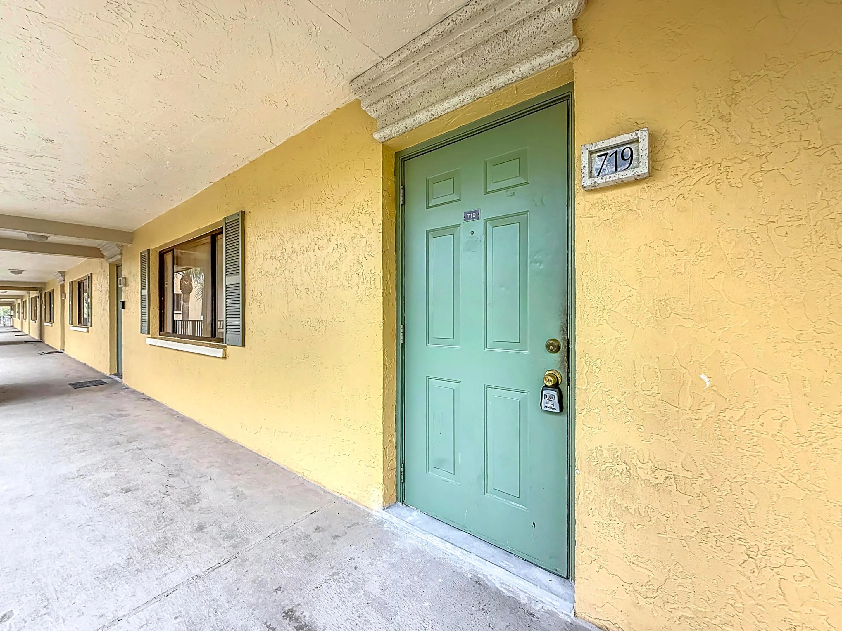 719 Meadows Circle-3