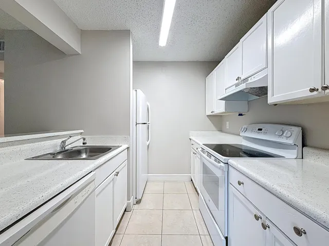 719 Meadows Circle-13