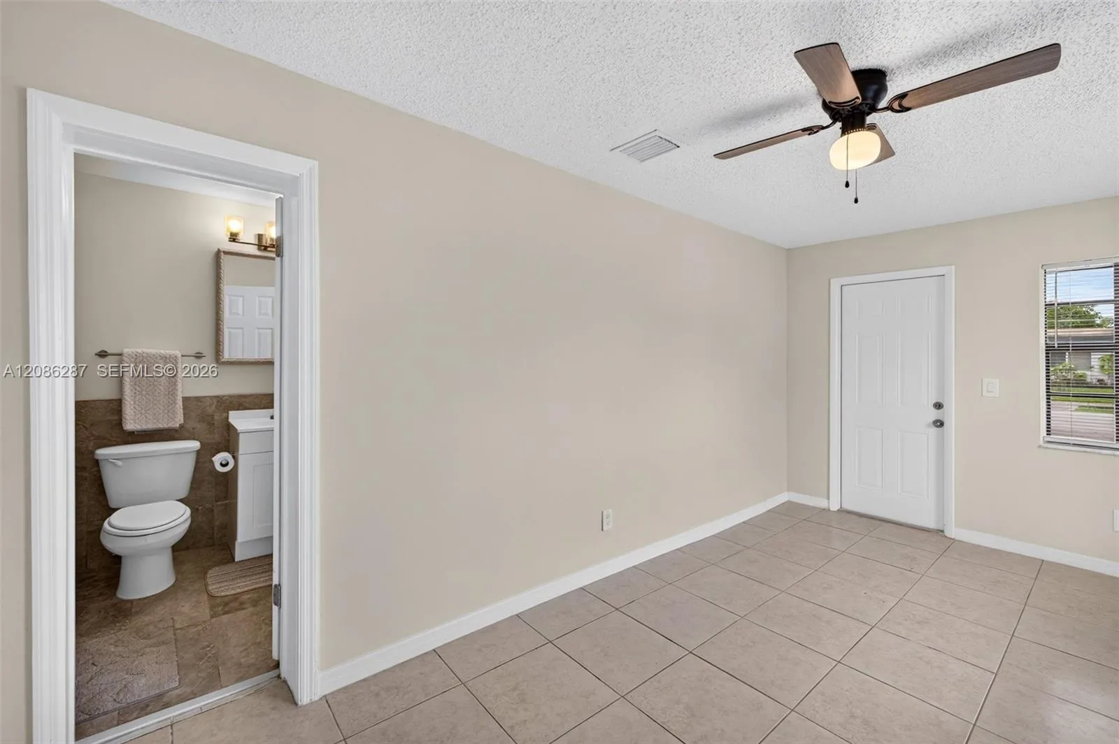4th bedroom with separate enterance