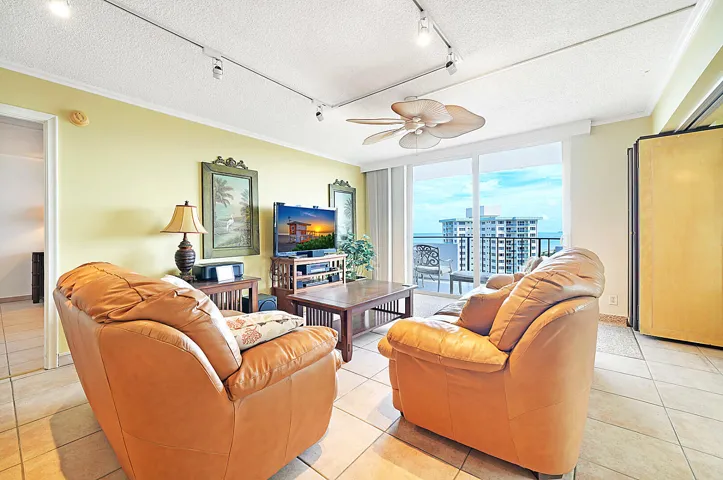 Living room 3
