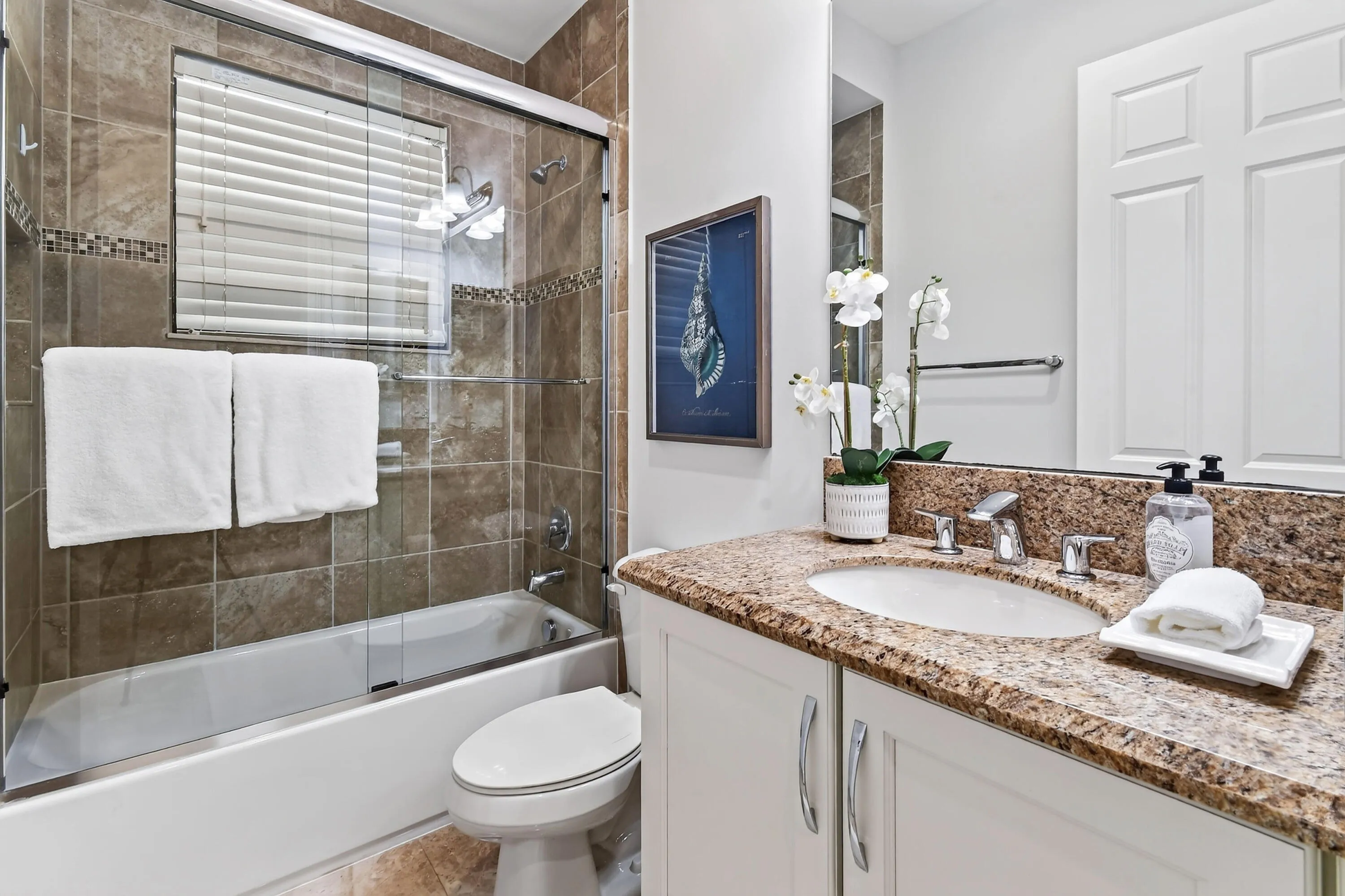 Full Bathroom 2