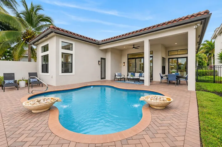 Pool/Back of Home