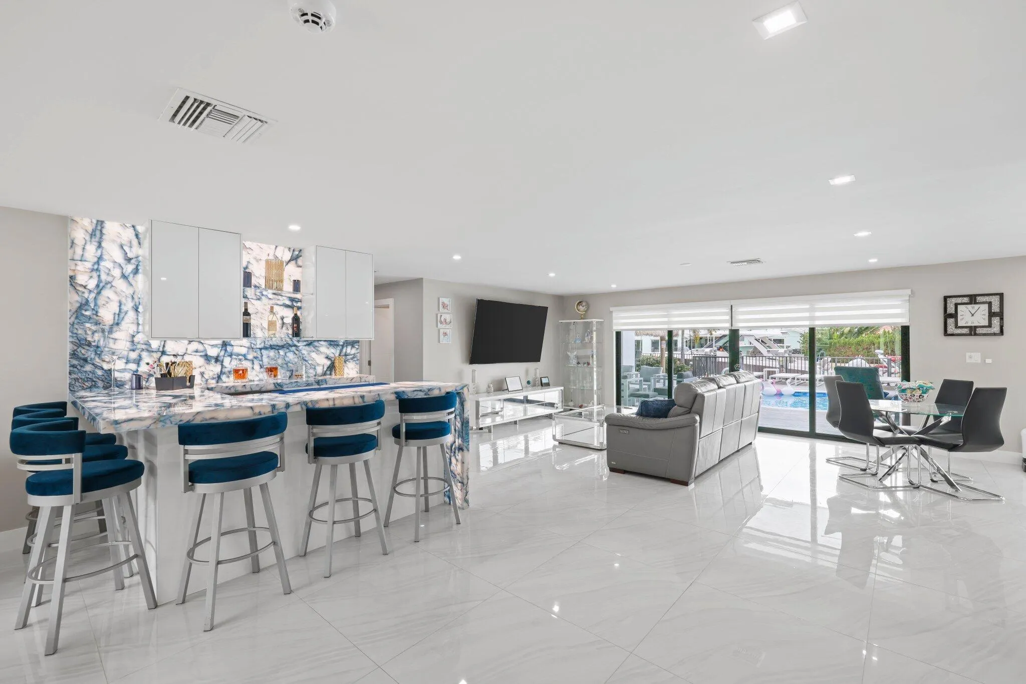 2820 NE 47th St - 21.jpg-SMALL