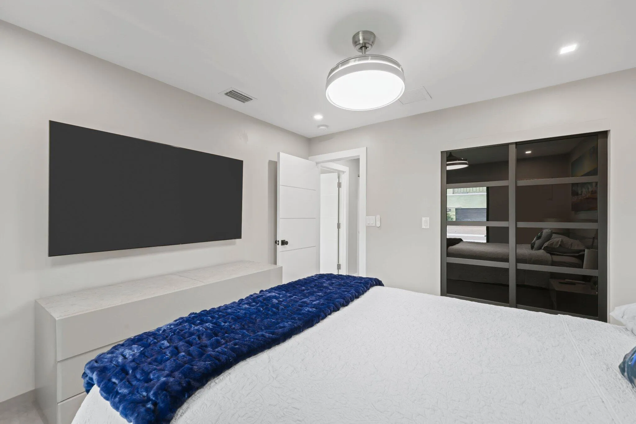 2820 NE 47th St - 43.jpg-SMALL