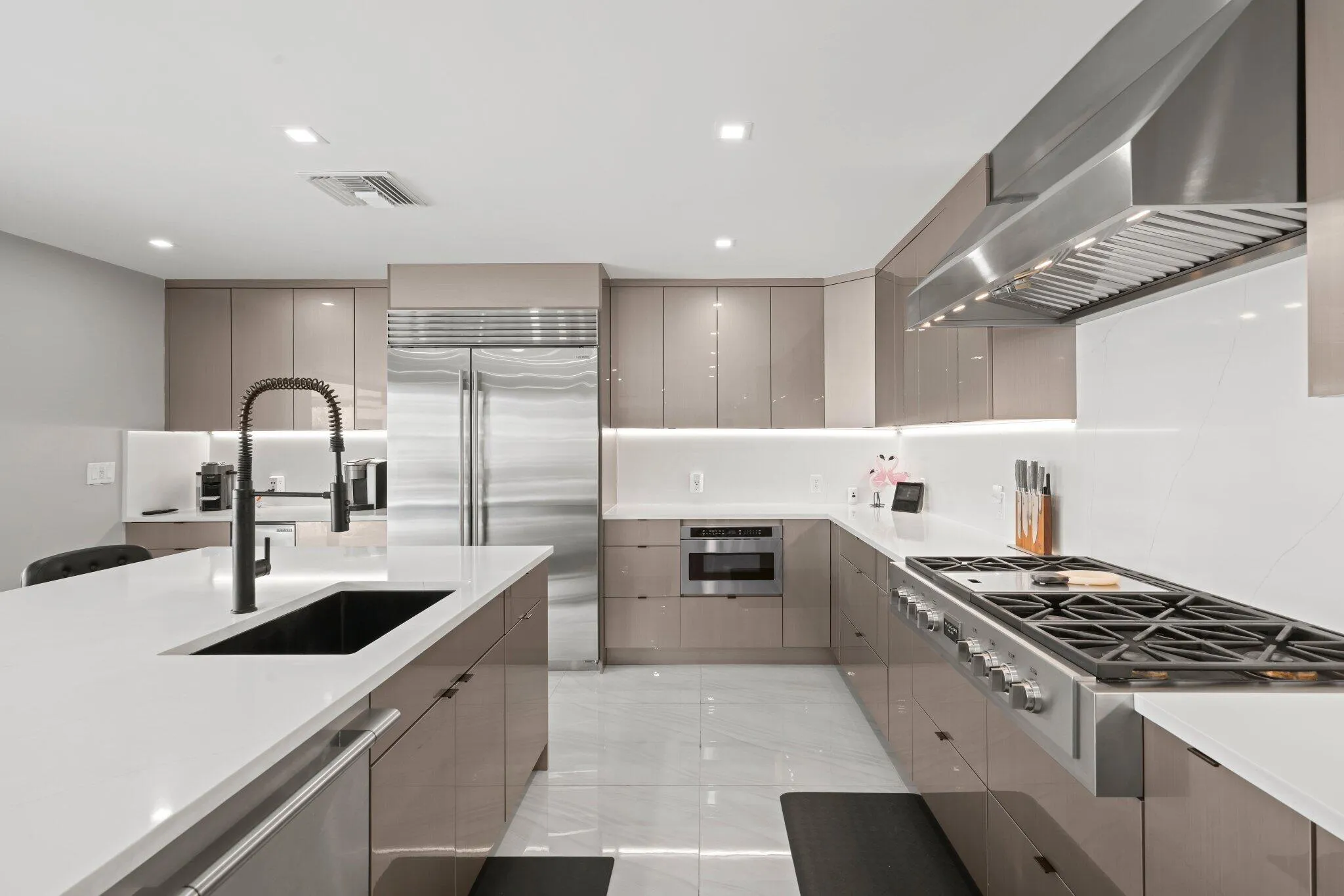 2820 NE 47th St - 32.jpg-SMALL
