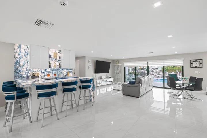 2820 NE 47th St - 21.jpg-SMALL