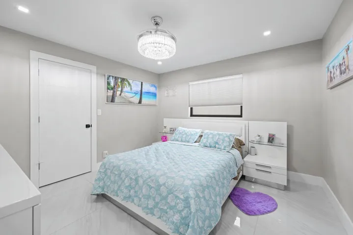 2820 NE 47th St - 46.jpg-SMALL