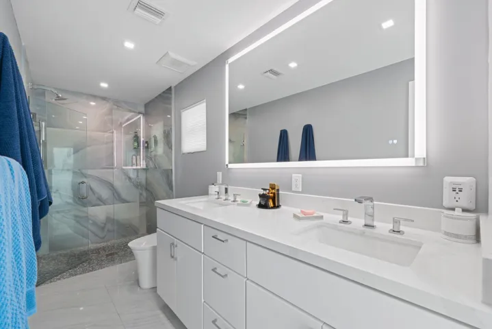 2820 NE 47th St - 51.jpg-SMALL