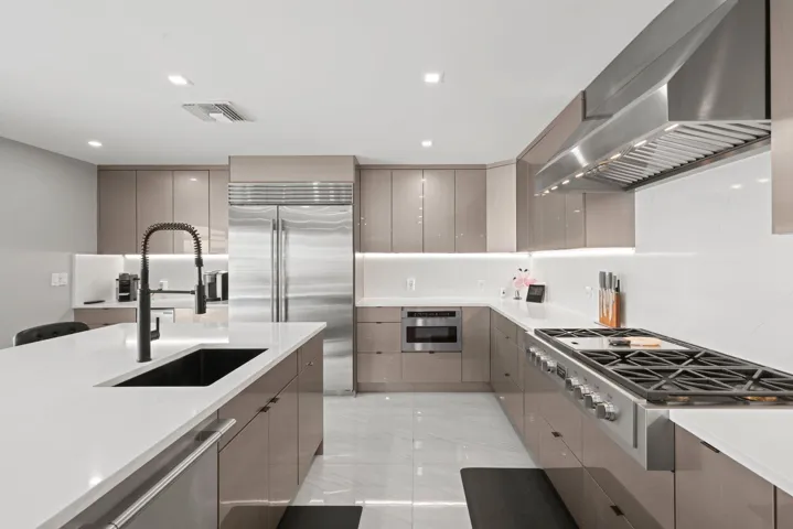 2820 NE 47th St - 32.jpg-SMALL