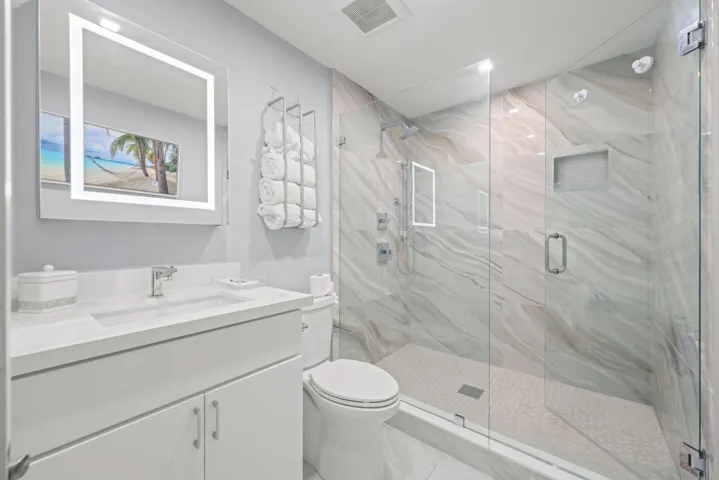 2820 NE 47th St - 26.jpg-SMALL
