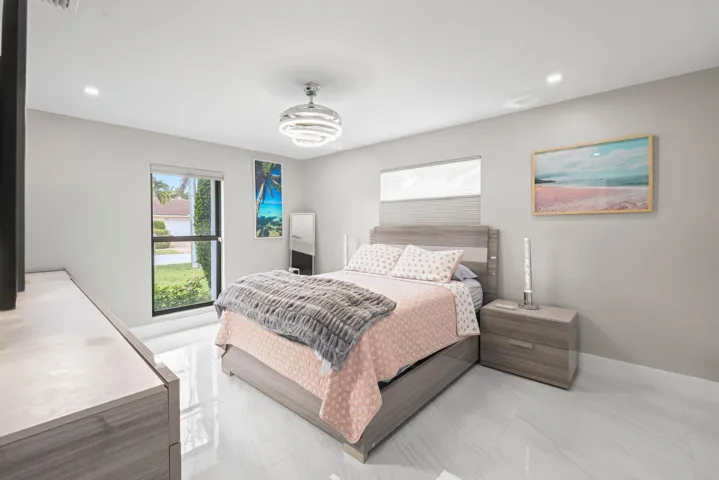 2820 NE 47th St - 44.jpg-SMALL