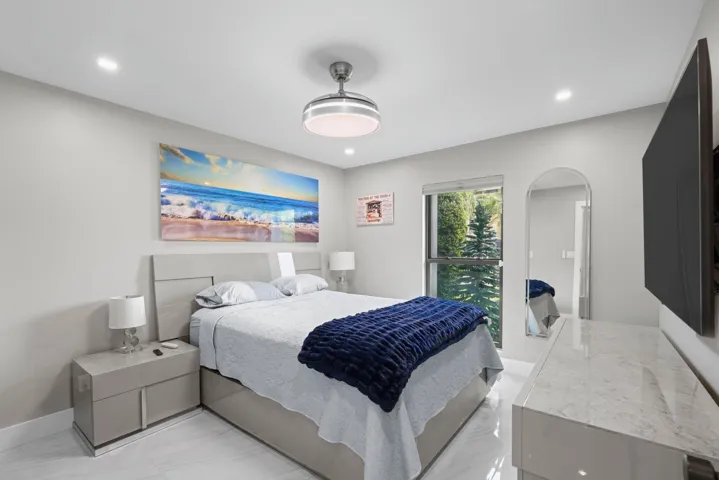 2820 NE 47th St - 42.jpg-SMALL