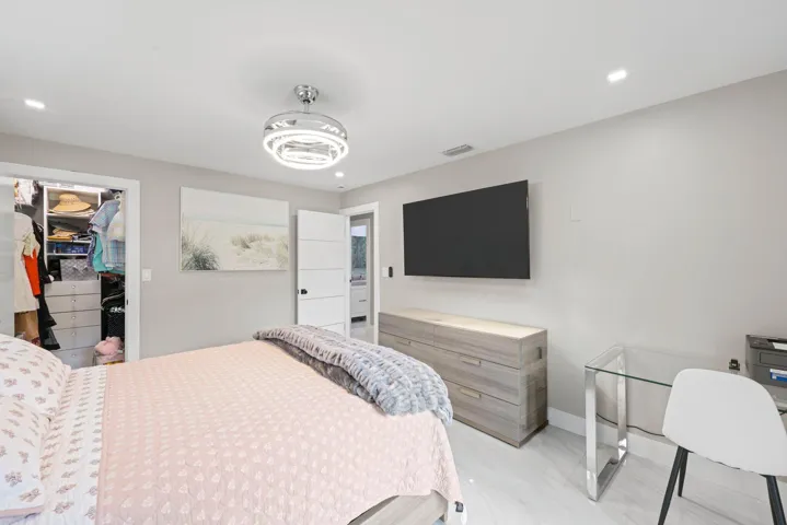 2820 NE 47th St - 45.jpg-SMALL