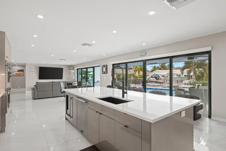2820 NE 47th St - 33.jpg-SMALL