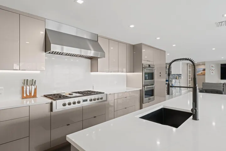 2820 NE 47th St - 34.jpg-SMALL