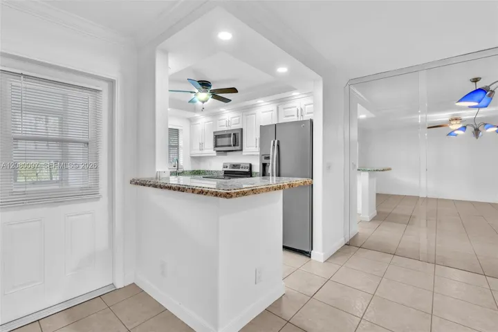 Entry/dining area & kitchen