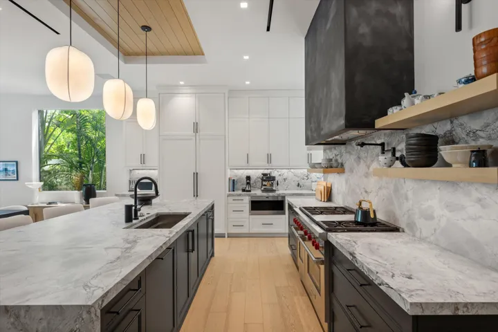 Gourmet kitchen