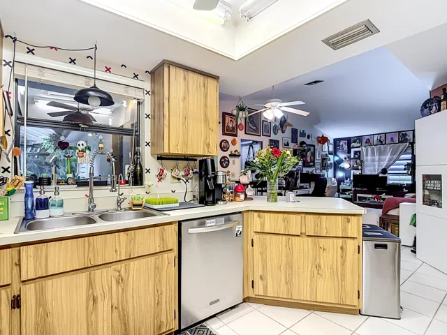2854 46th Street SW-23