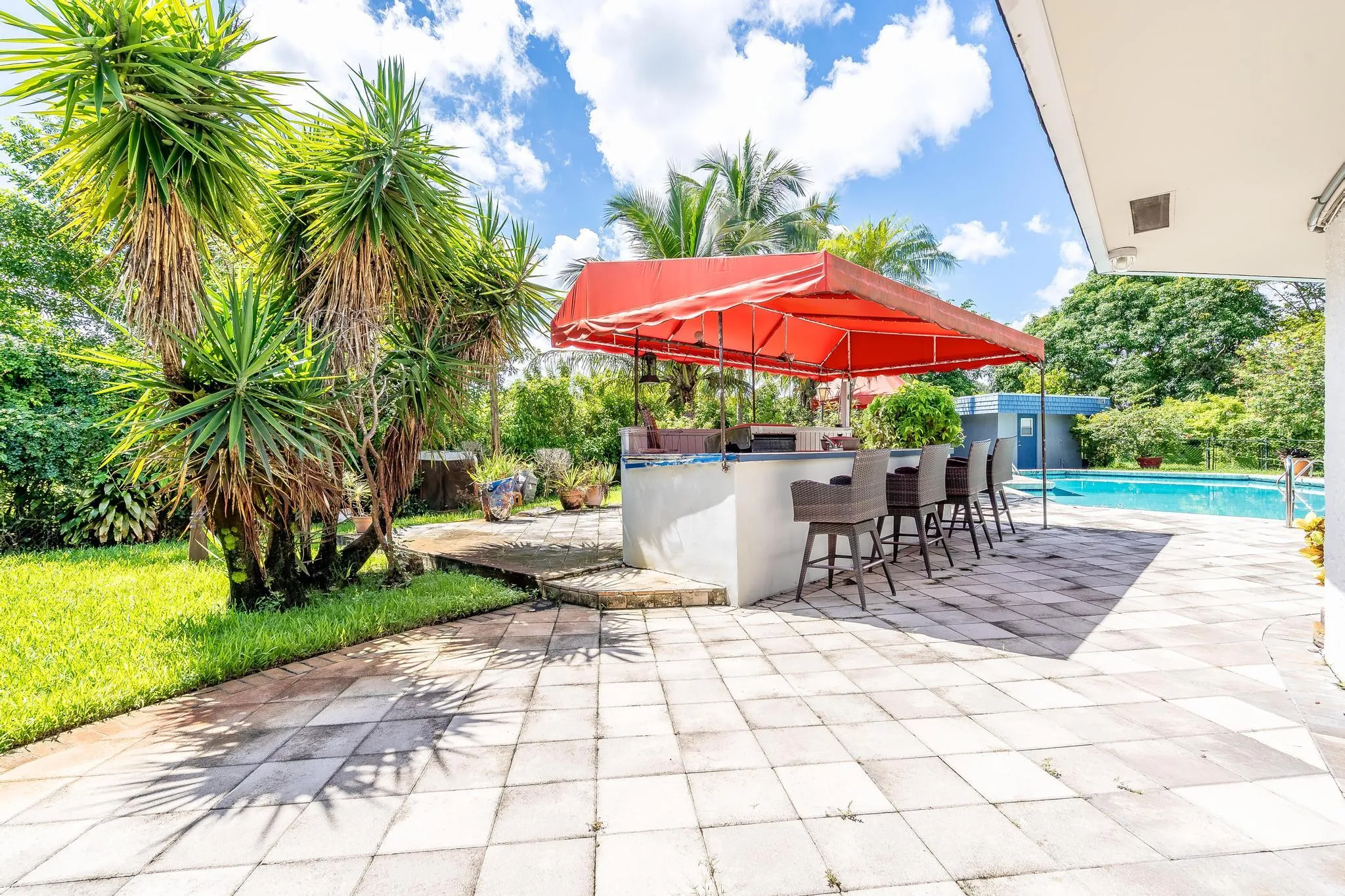 Outdoor Kitchen