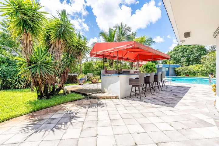 Outdoor Kitchen