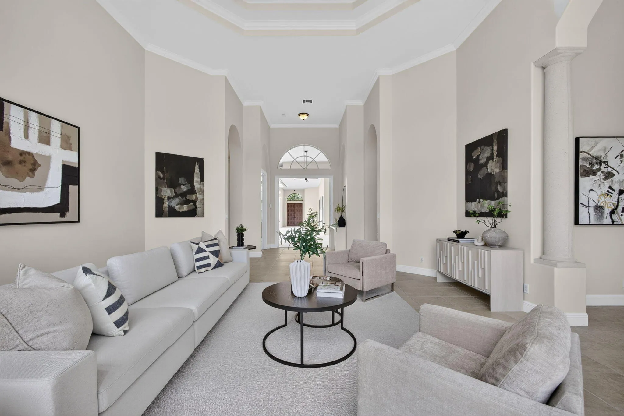 Large lving room upon entry