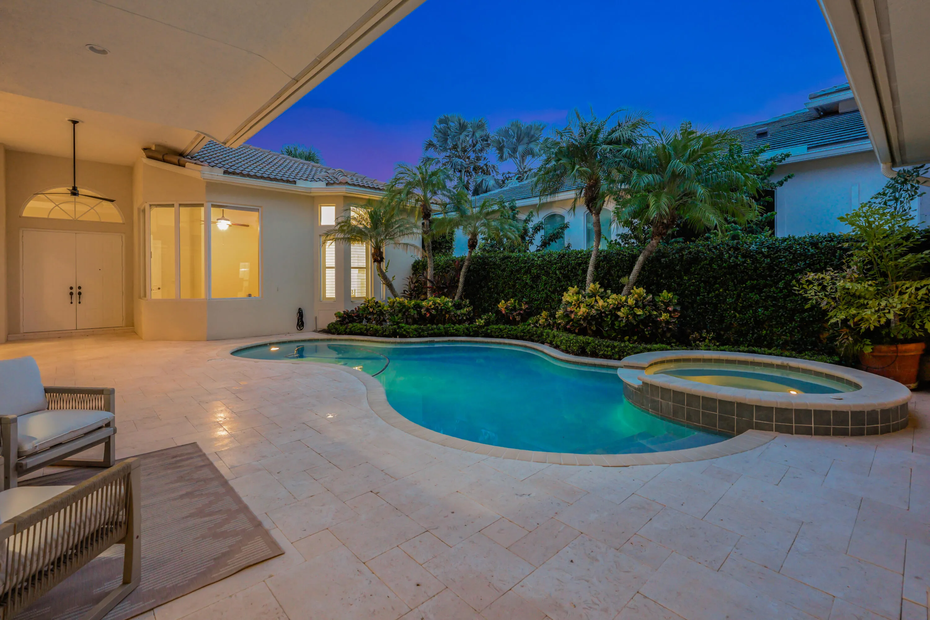New travertine patio pavers