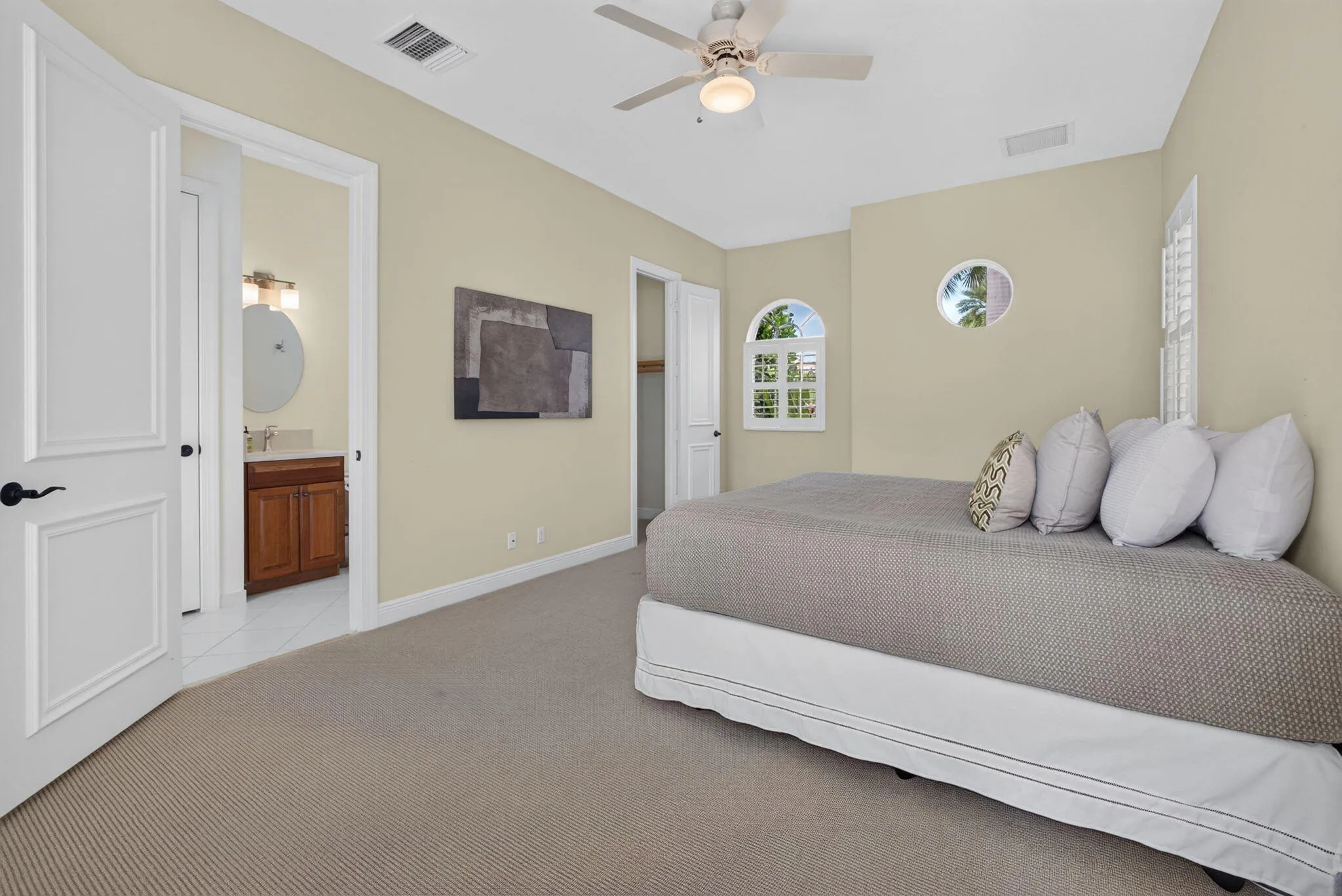 Spacious Casita with Bathroom and Large Walk in Closet