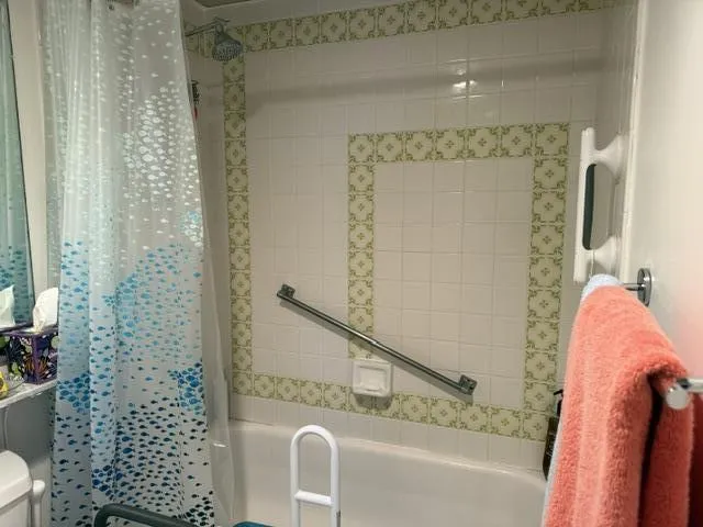 Main Bathroom with Bath
