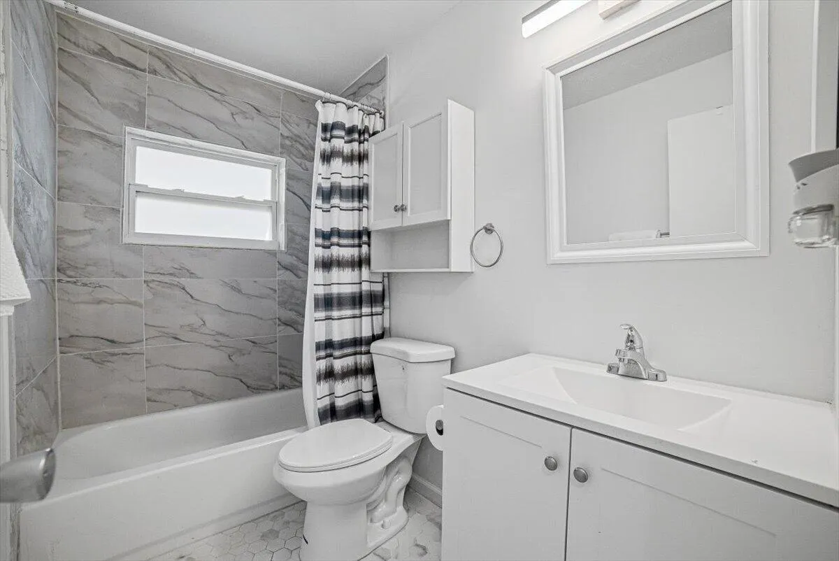 08-Bathroom2