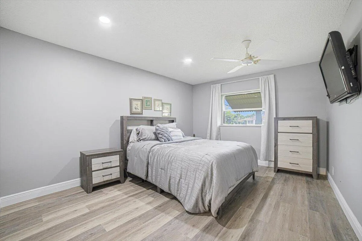 09-Bedroom1